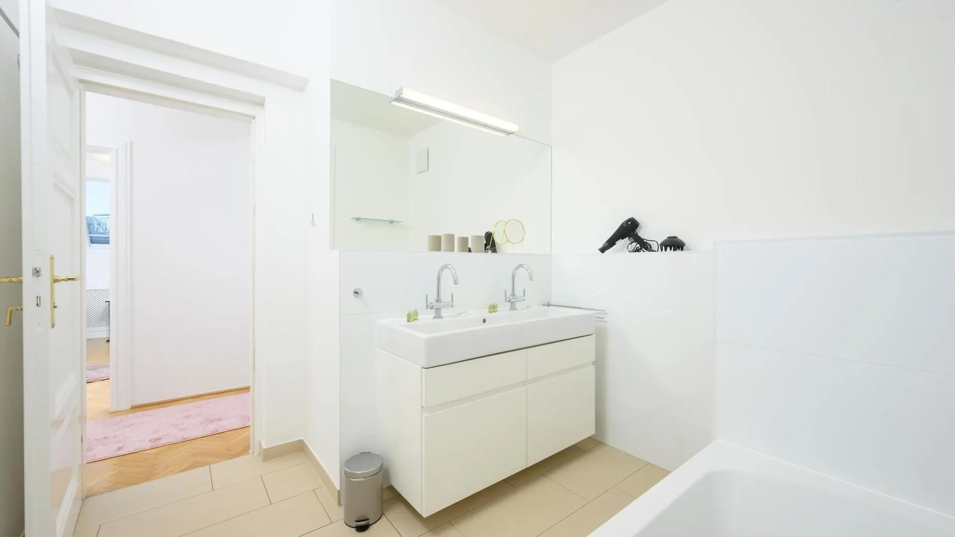 Vienna Rooftop Haven 120M, 3Br, Terrace, City Views! Austria