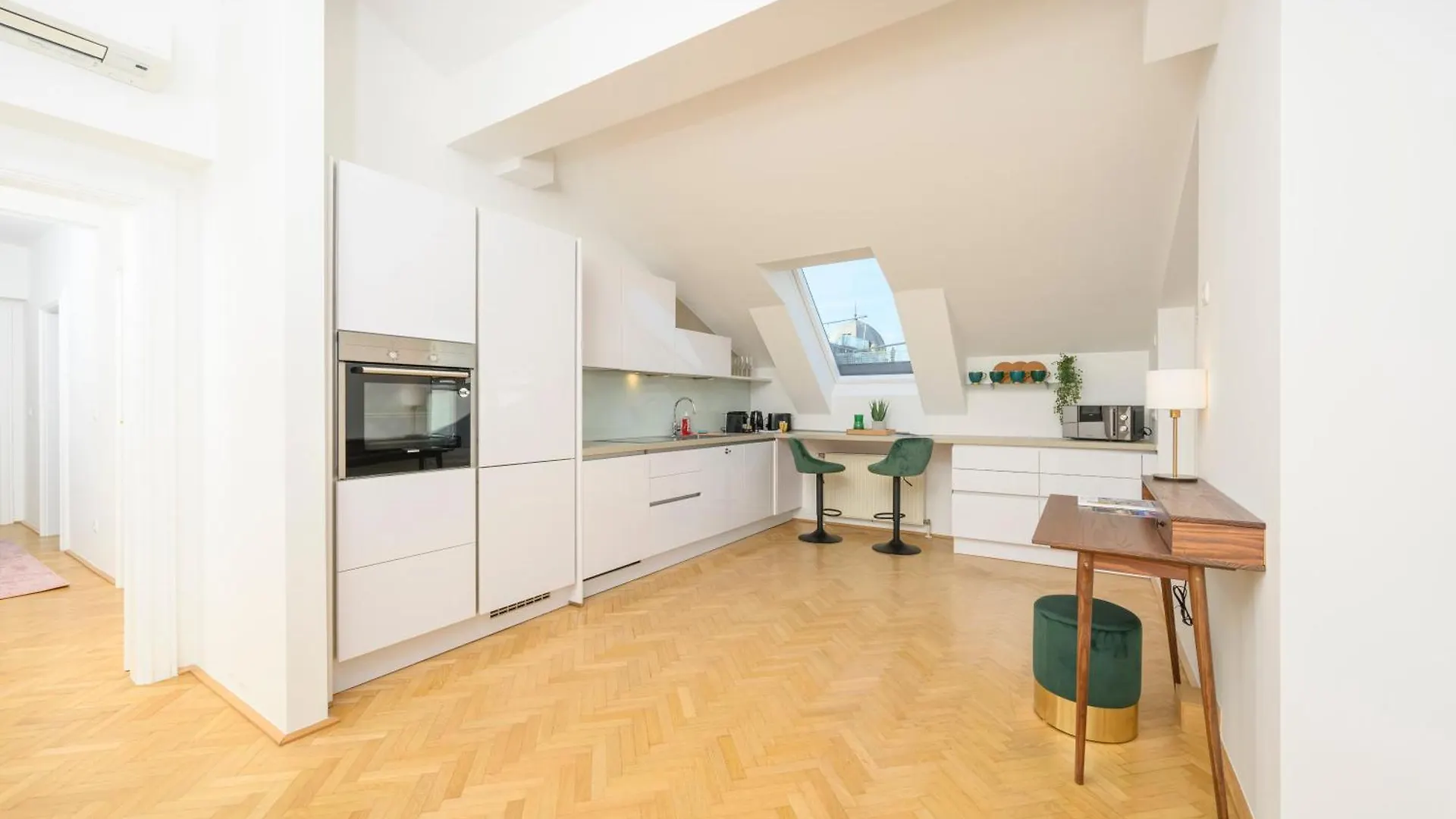Vienna Rooftop Haven 120M, 3Br, Terrace, City Views! Apartment
