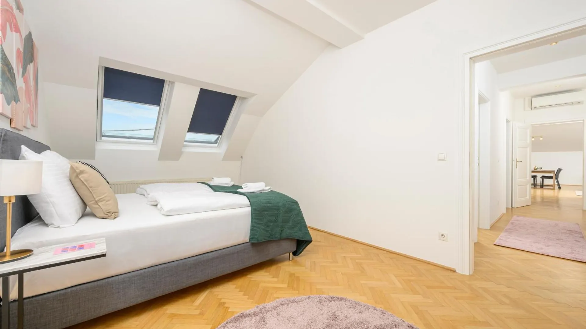 Vienna Rooftop Haven 120M, 3Br, Terrace, City Views!