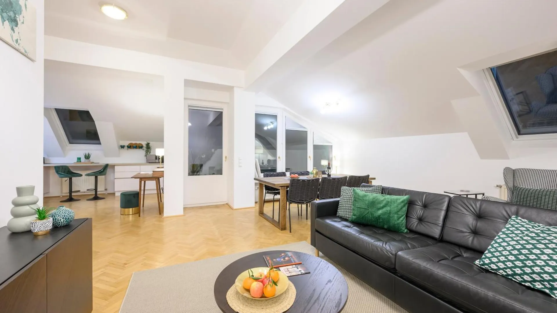 Vienna Rooftop Haven 120M, 3Br, Terrace, City Views! 0*,