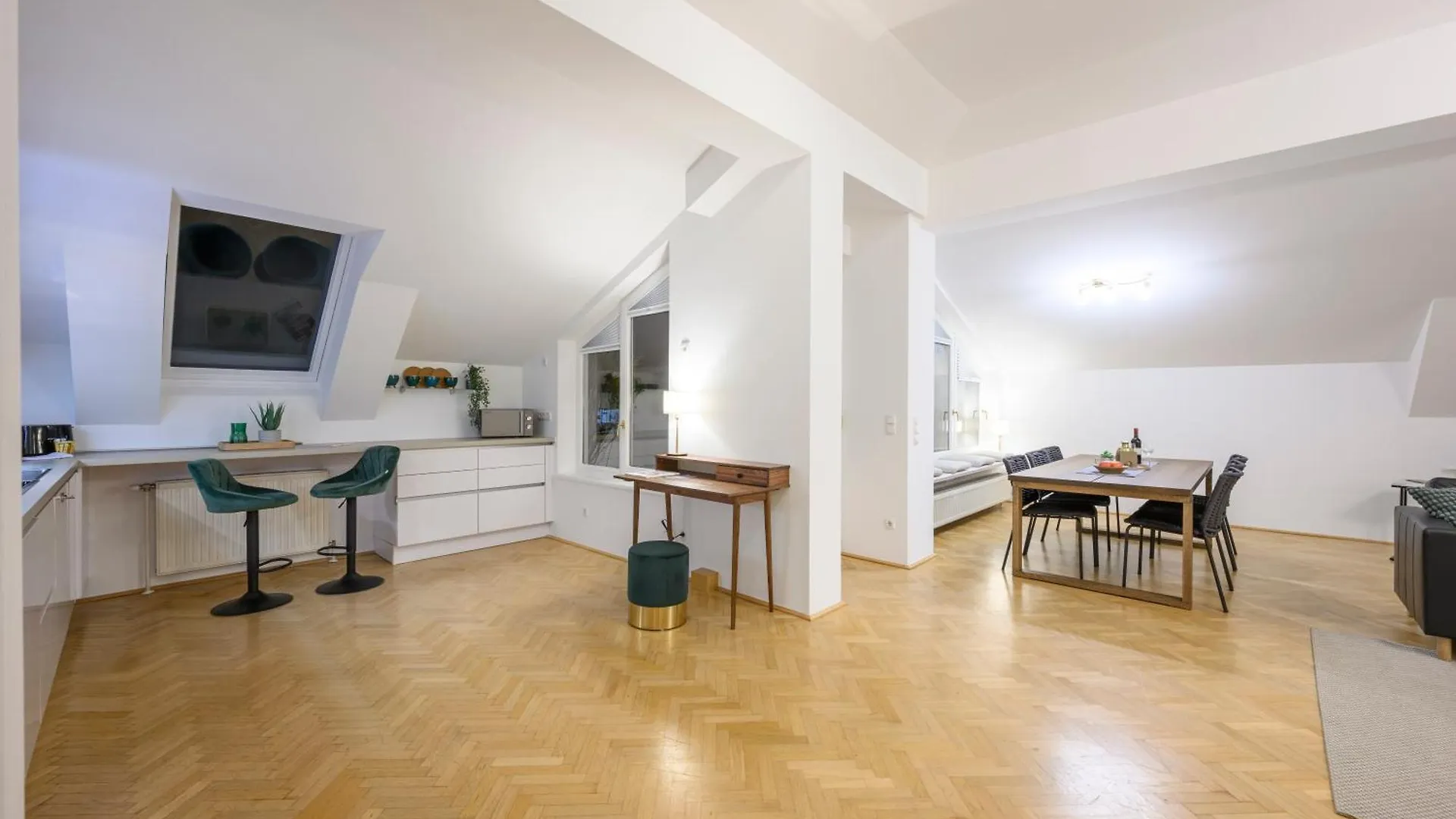 Vienna Rooftop Haven 120M, 3Br, Terrace, City Views! Apartment