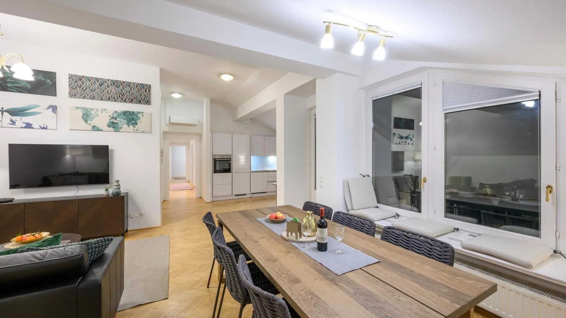 Vienna Rooftop Haven 120M, 3Br, Terrace, City Views! Apartment