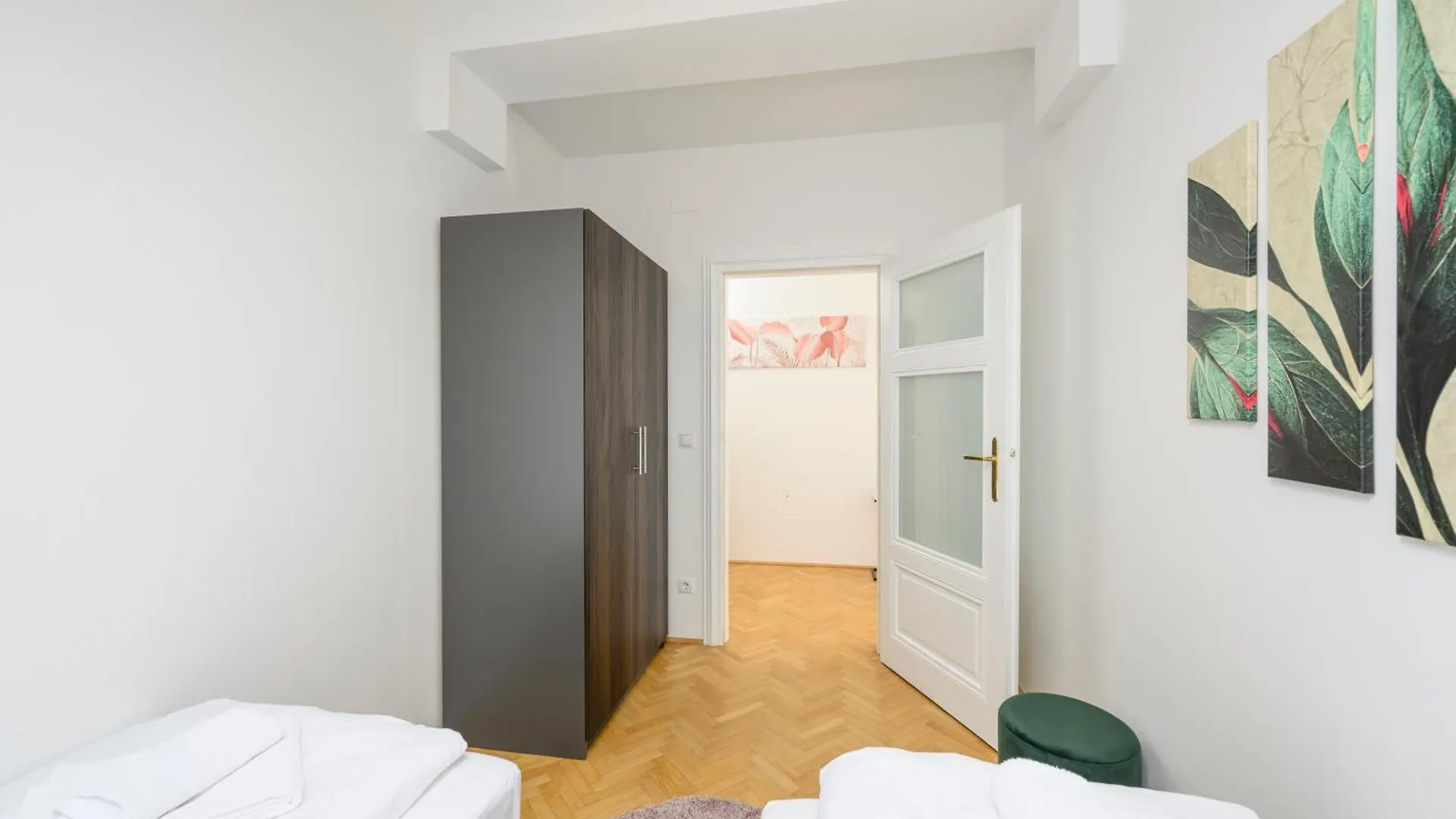 Vienna Rooftop Haven 120M, 3Br, Terrace, City Views! Apartment