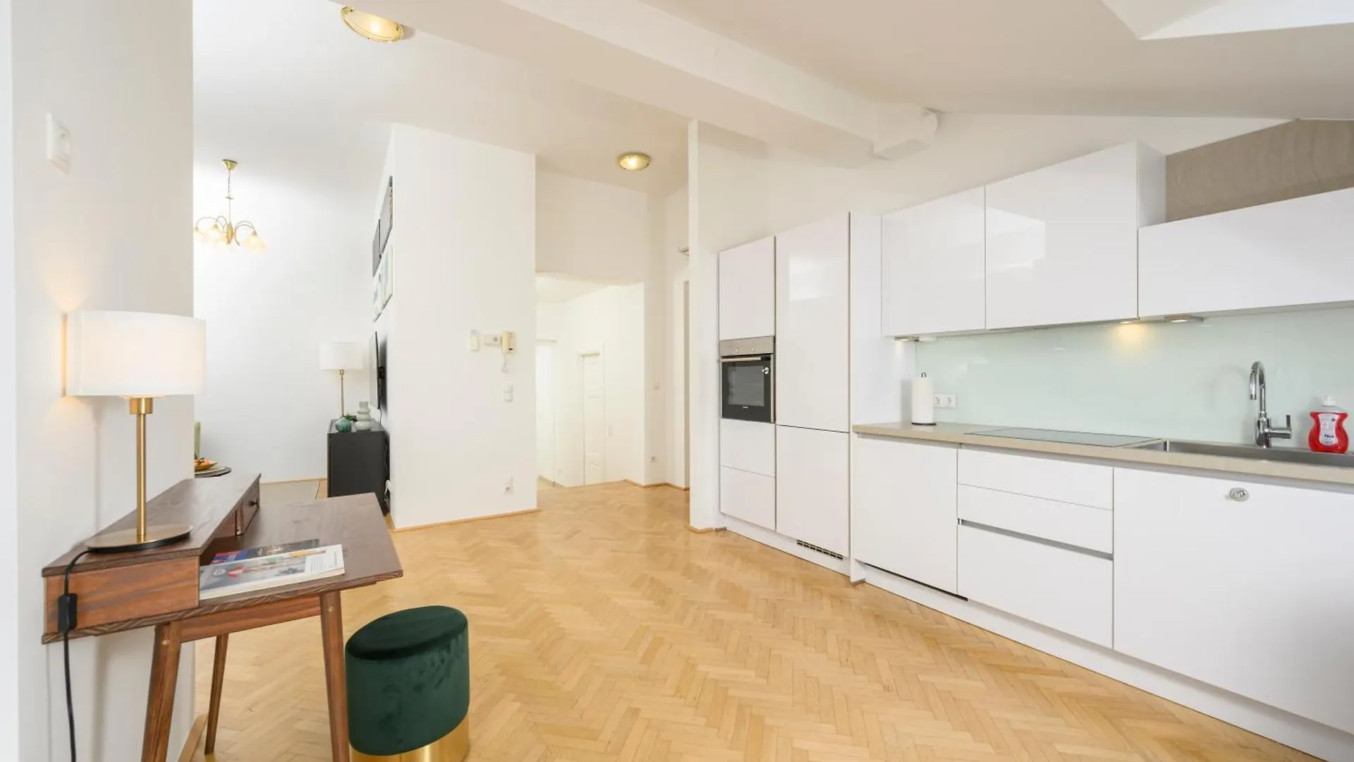 Apartment Vienna Rooftop Haven 120M, 3Br, Terrace, City Views!