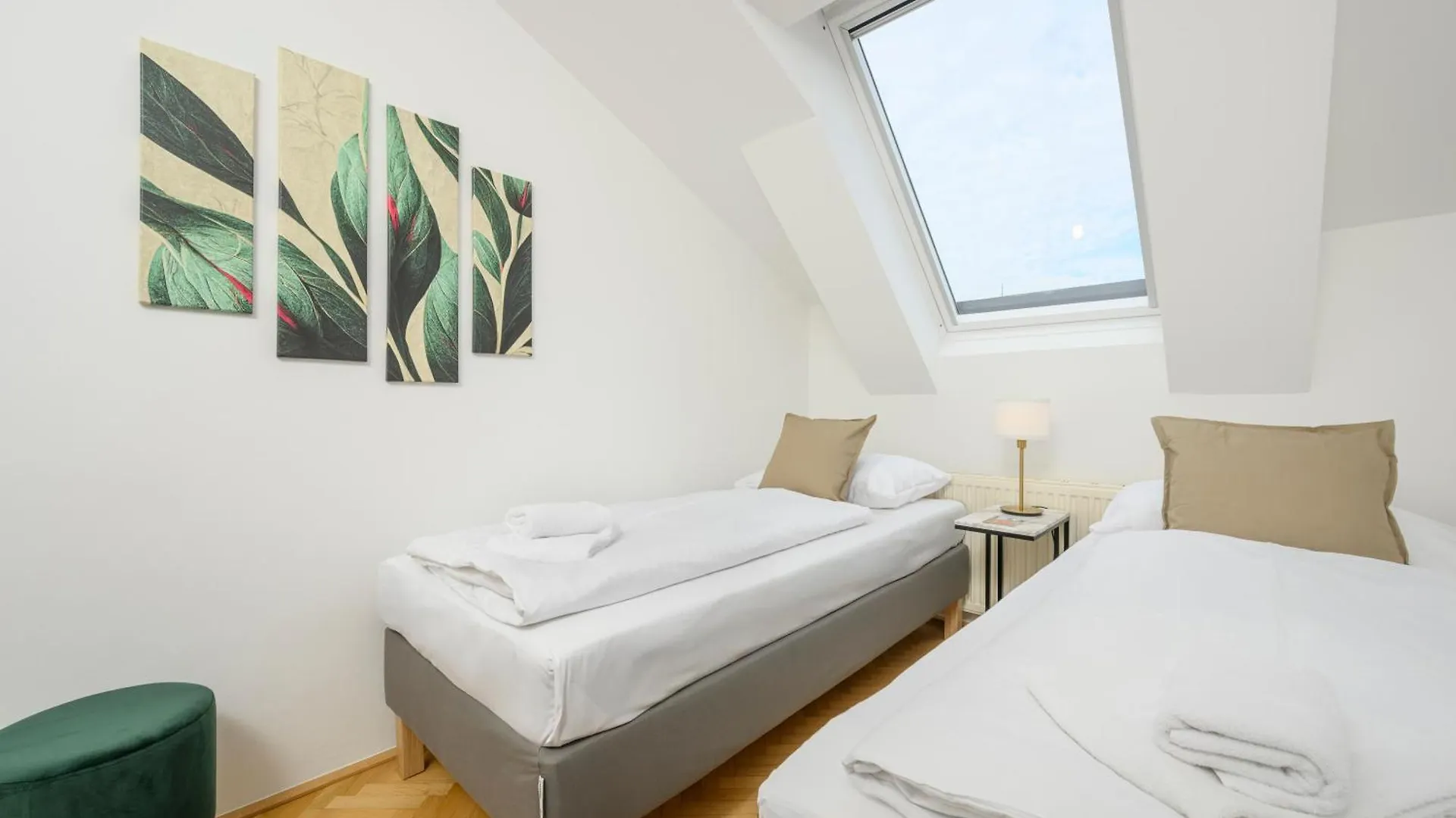 Vienna Rooftop Haven 120M, 3Br, Terrace, City Views!