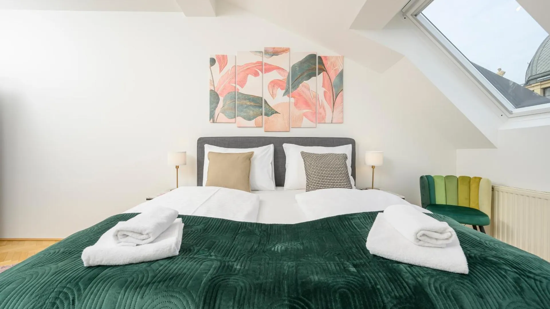 Apartment Vienna Rooftop Haven 120M, 3Br, Terrace, City Views!
