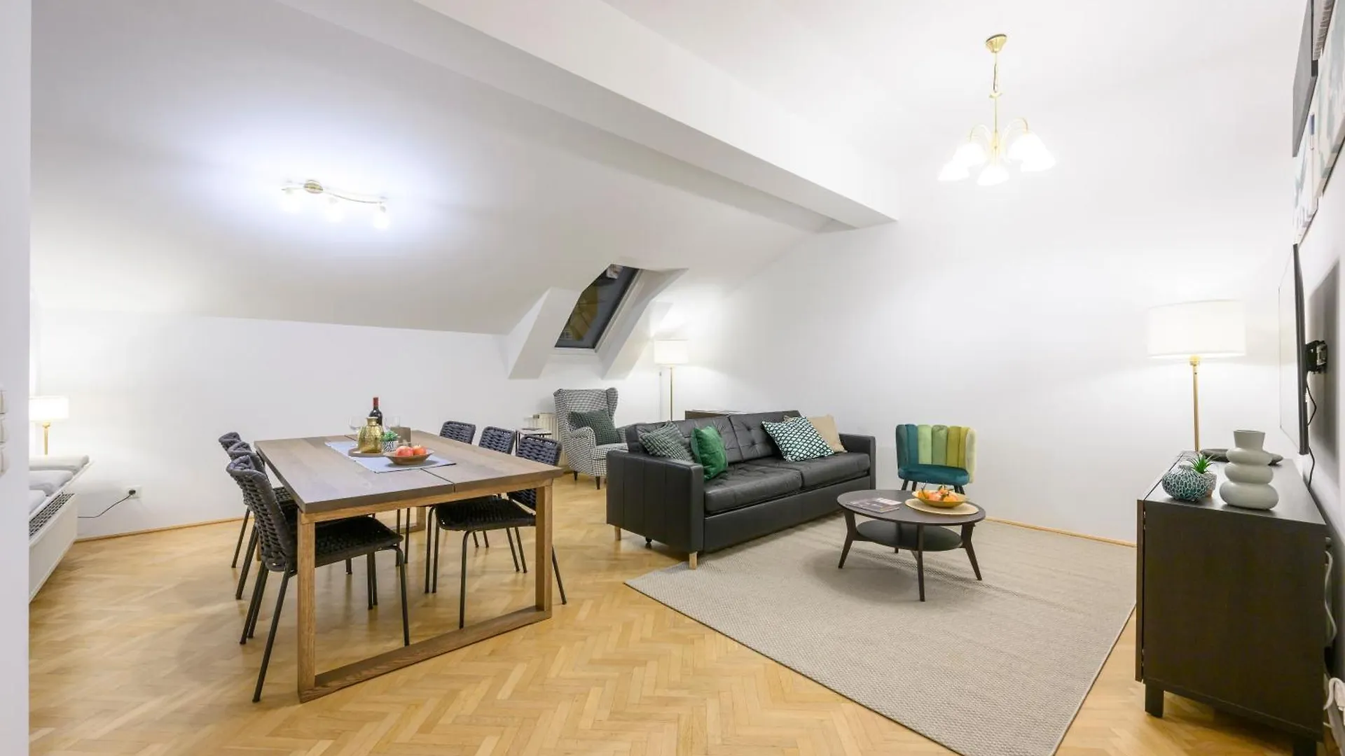 Vienna Rooftop Haven 120M, 3Br, Terrace, City Views! 0*,  Austria