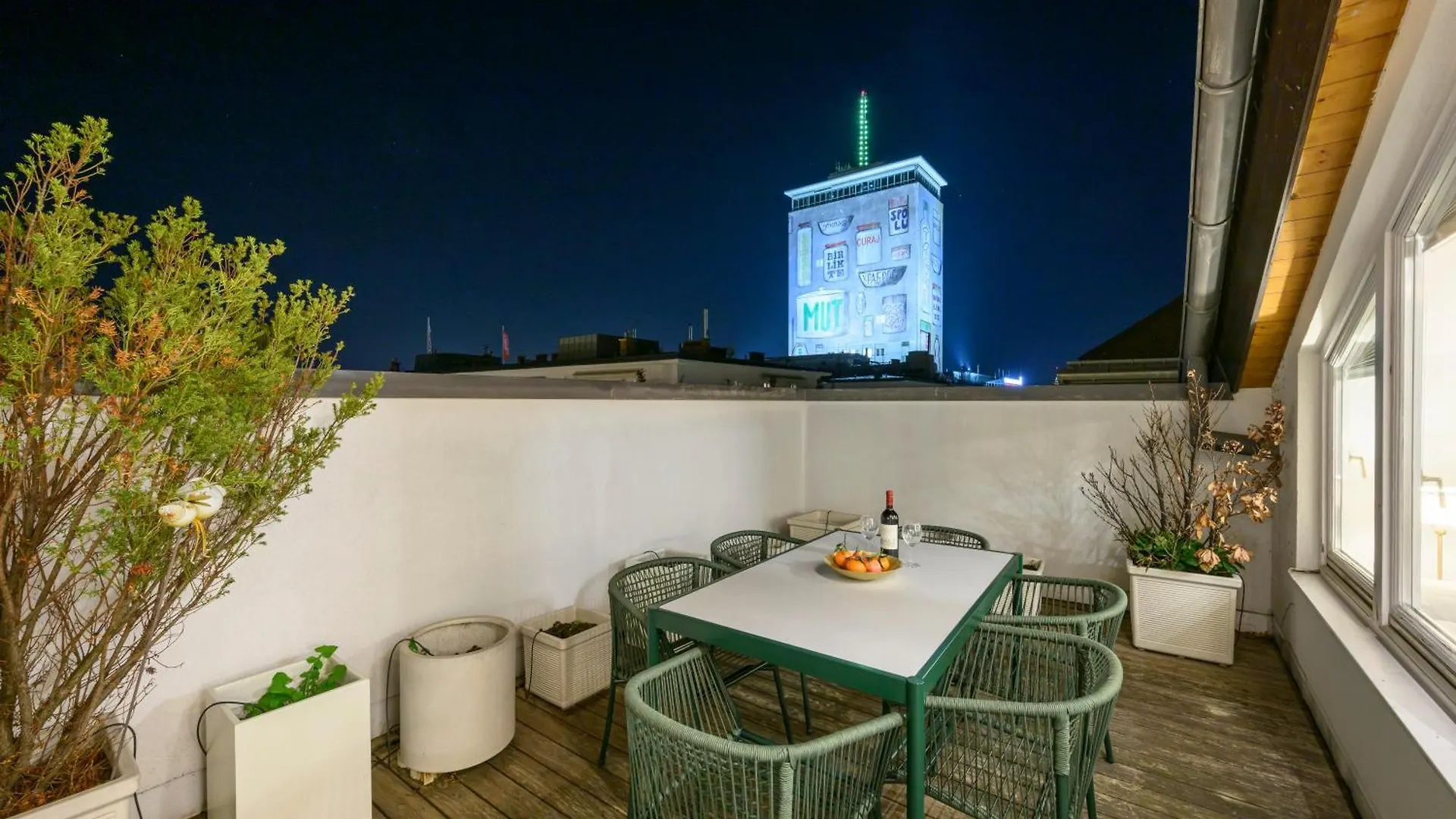 Vienna Rooftop Haven 120M, 3Br, Terrace, City Views!